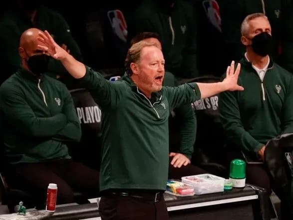 chinniy-chempion-nba-prodovzhiv-kontrakt-iz-golovnim-nastavnikom-klubu