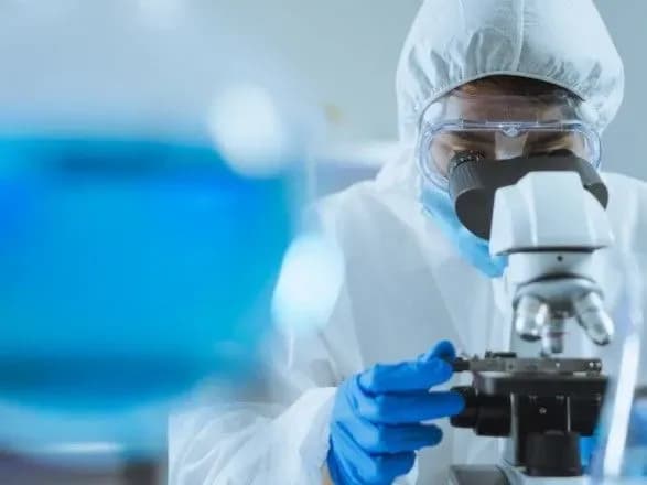 koronavirus-mutuye-u-dva-razi-shvidshe-nizh-vvazhalosya-ranishe-eksperti-nagaduyut-pro-zavchasne-testuvannya