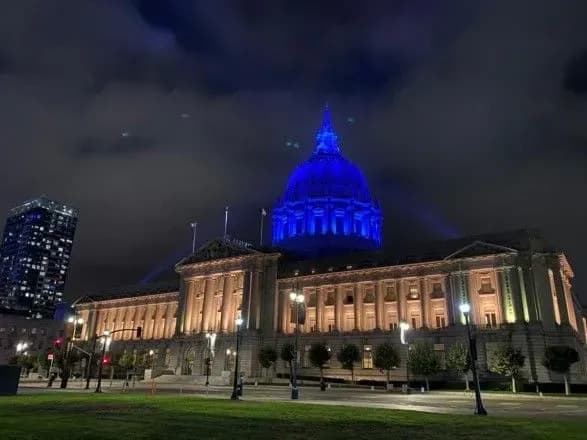 zelenskiy-uzhe-v-kaliforniyi-san-frantsisko-zustrilo-ukrayinsku-delegatsiyu-pidsvitivshi-meriyu-sino-zhovtim