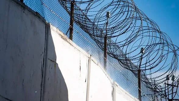 bunt-v-rosiyskiy-koloniyi-dvoye-uvyaznenikh-zaginulo-troye-v-tyazhkomu-stani