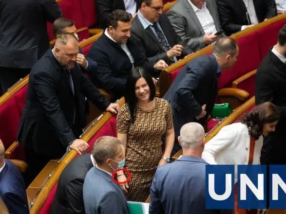 nardep-vid-slugi-narodu-priyshla-u-radu-z-aksesuarami-na-541-tisyachu-griven