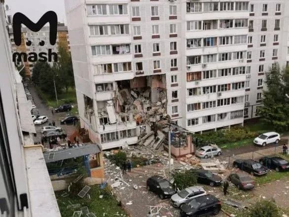 u-pidmoskovnomu-noginsku-vibukh-zruynuvav-chastinu-budinku-ye-postrazhdali