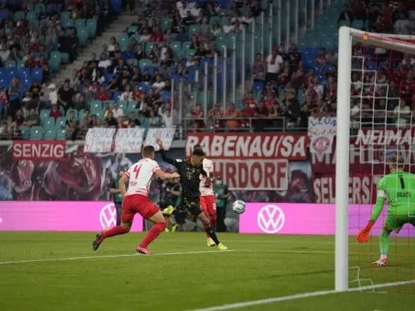 bavariya-obigrala-rb-leyptsig-u-tsentralniy-gri-turu-bundesligi