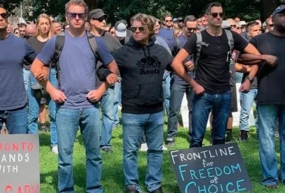 u-kanadi-proyshli-aktsiyi-protestu-proti-obovyazkovikh-scheplen-vid-koronavirusa