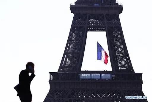 frantsiya-vidklikaye-posliv-iz-ssha-ta-avstraliyi-pislya-zrivu-ugodi-stolittya-pro-submarini