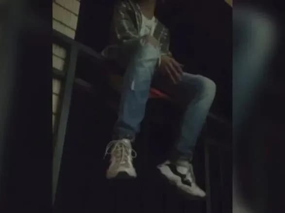 u-rosiyi-pid-pisnyu-grupi-lsp-nomeri-naklali-na-sebe-ruki-dvoye-pidlitkiv