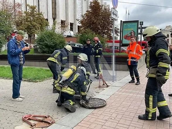 zadimlennya-u-budivli-na-stolichnomu-khreschatiku-u-dsns-kazhut-pro-par-nevidomogo-pokhodzhennya