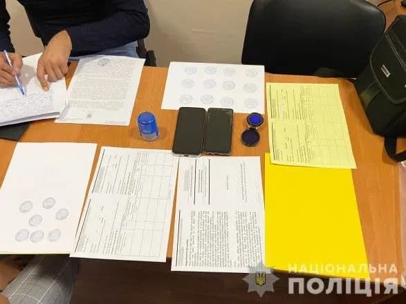 psevdovaktsinatsiya-za-6-tis-grn-medpratsivnitsya-zanosila-v-bazu-moz-falshivi-dani