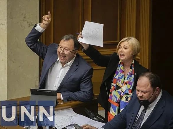 superechki-ta-deoligarkhizatsiya-fotoreportazh-z-garyachogo-zasidannya-vr