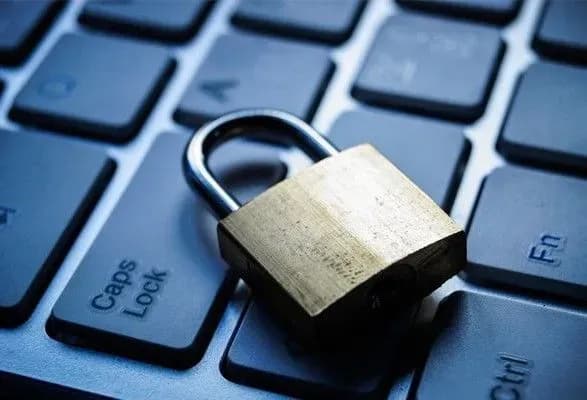 u-rf-prokuratura-vimagaye-zablokuvati-ponad-173-saytiv-povyazanikh-z-komandoyu-navalnogo