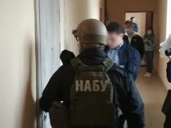 oderzhannya-khabarya-ta-ukhilennya-vid-splati-podatkiv-nabu-ta-sap-provodyat-obshuki-u-kharkovi