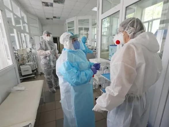 v-ukrayini-vzhe-2-411-mln-vipadkiv-covid-19-za-dobu-osinniy-antirekord-9-666