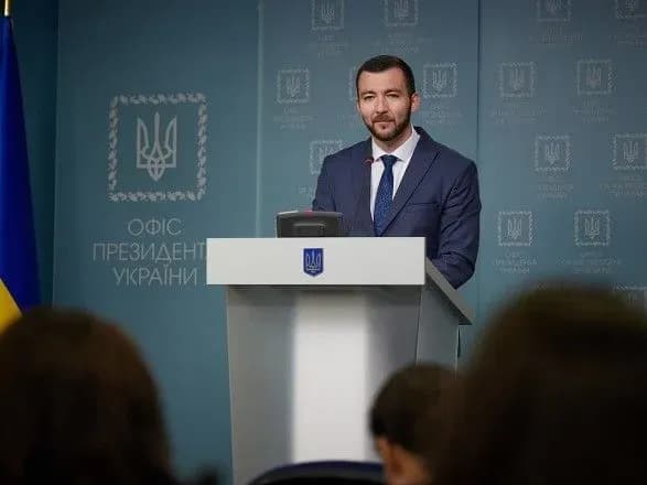 v-op-zayavili-scho-zelenskiy-ne-prichetniy-do-zboru-pidpisiv-za-vidstavku-razumkova