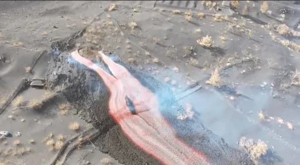 viverzhennya-vulkanu-na-ispanskomu-ostrovi-la-palma-vidkrilas-sche-odna-trischina-lyudi-poboyuyutsya-novikh-ruynuvan