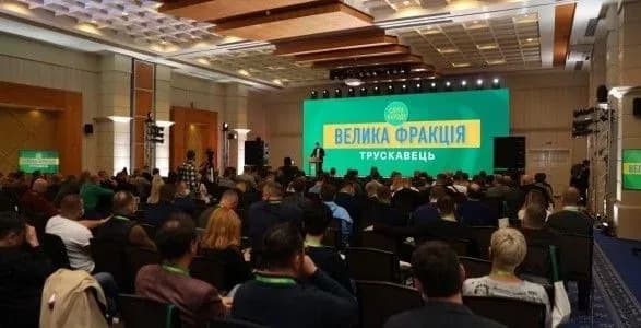 slugam-po-zaslugakh-u-truskavtsi-vidbulosya-schorichne-nagorodzhennya-narodnikh-deputativ