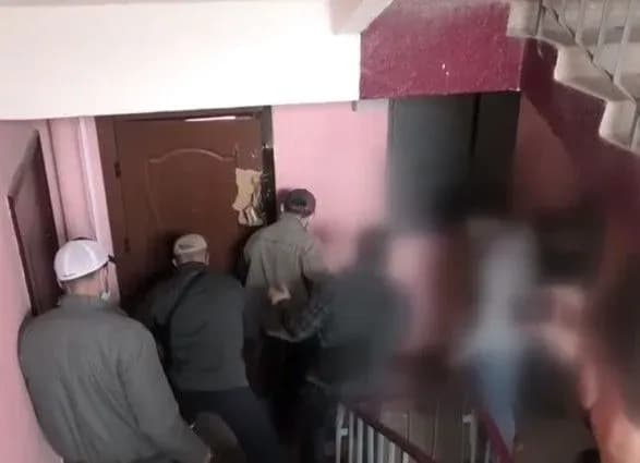 u-bilorusi-zatrimano-136-osib-za-komentari-pislya-smerti-ofitsera-kdb