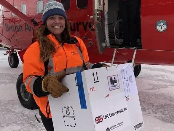 v-antarktidu-dopravili-partiyu-vaktsini-astrazeneca