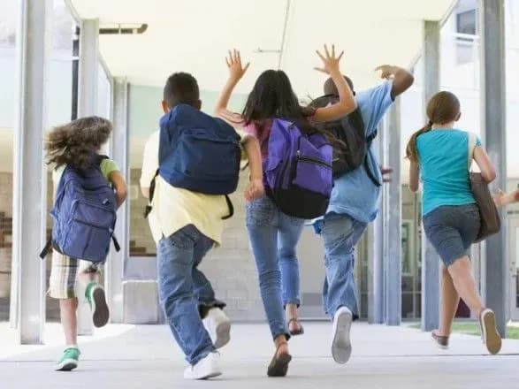 u-khersoni-cherez-koronavirus-perenesli-shkilni-kanikuli