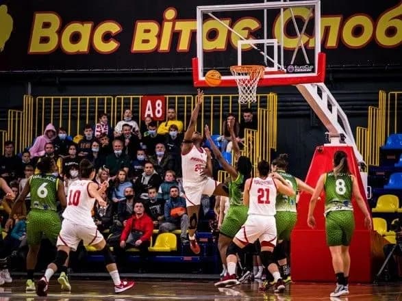basketbol-chinniy-chempion-ukrayini-peremig-na-starti-zhinochogo-yevrokubku