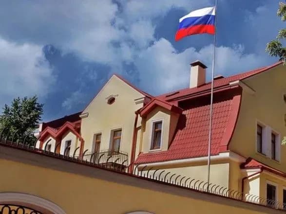 genkonsulstvo-rf-u-kharkovi-vidalilo-post-z-privitannyami-do-dnya-zakhisnika-ukrayini-kazhut-yikh-zlamali-nevidomi