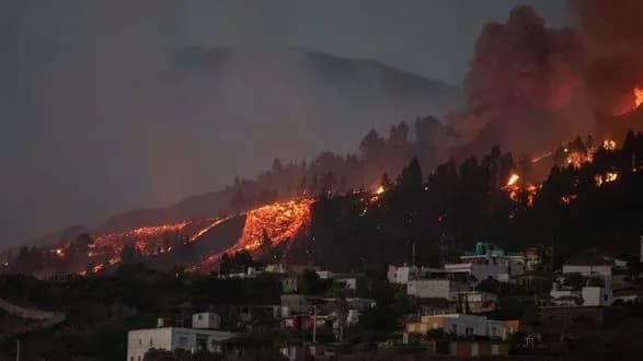 prezident-kanarskikh-ostroviv-viverzhennyu-vulkanu-na-ostrovi-la-palma-ne-vidno-kintsya-i-krayu