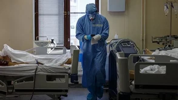 moskva-vvodit-suvori-karantinni-zakhodi-na-tli-rekordnikh-pokaznikiv-smertnosti-vid-covid-19-1