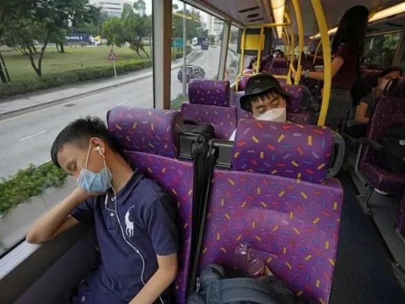 u-gonkongu-zapustili-avtobusniy-tur-dlya-tikh-khto-ne-mozhe-vispatisya
