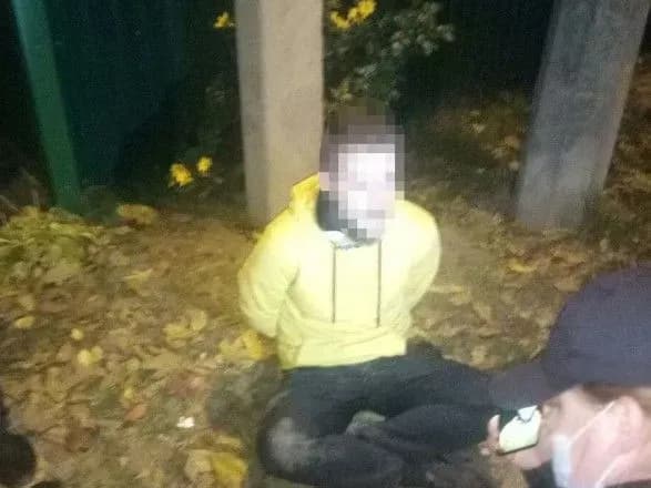 napad-na-budinok-zastupnika-glavi-op-zhovkvi-dvom-molodikam-povidomili-pro-pidozru