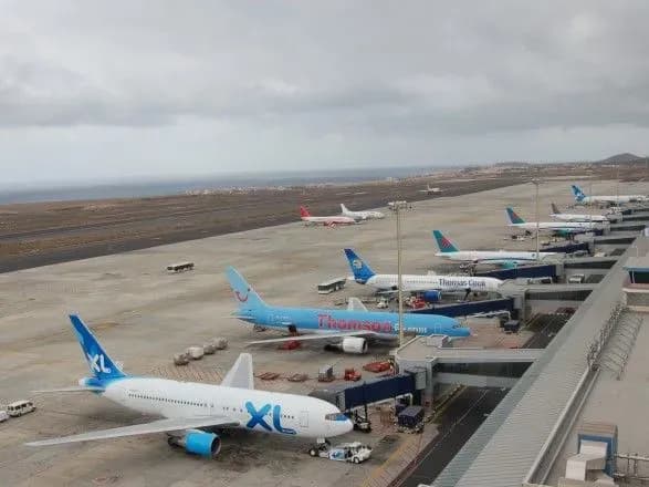 v-aeroportu-tenerife-dva-litaki-uniknuli-zitknennya