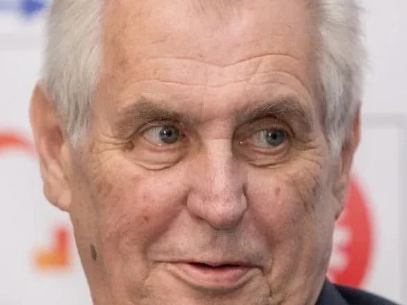 cheska-politsiya-pidozryuye-otochennya-prezidenta-zemana-v-nenadanni-svoyechasnoyi-medichnoyi-dopomogi