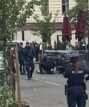 zayshov-v-restoran-ta-skhopiv-nizh-u-vidni-cholovik-poraniv-chotirokh-lyudey