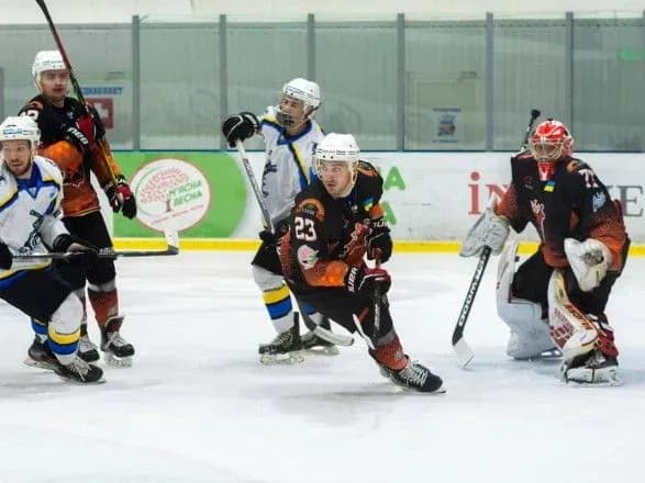prodovzhili-gonitvu-za-liderom-khk-kremenchuk-vigrav-devyatu-gru-v-ukhl