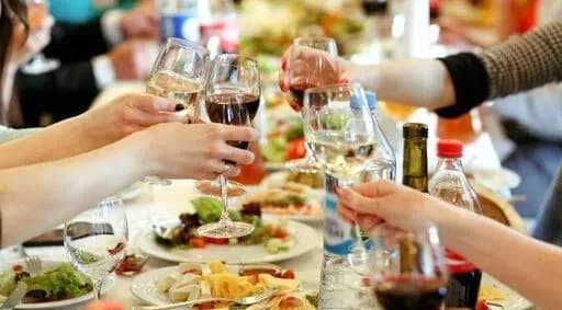 u-stolitsi-kirgizstanu-v-kafe-otruyilosya-ponad-280-lyudey