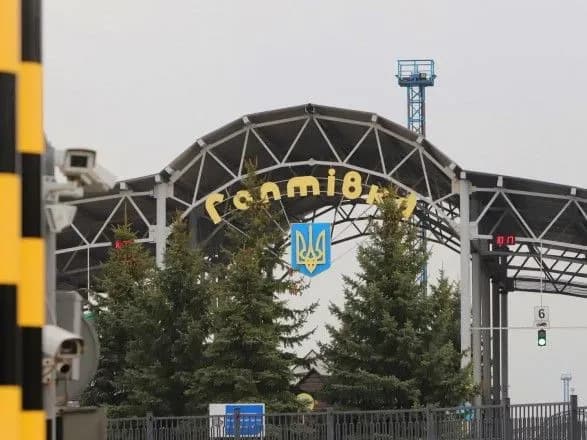 rosiya-upovilnila-propusk-vantazhivok-z-ukrayini-na-kordoni-utvorilisya-chergi