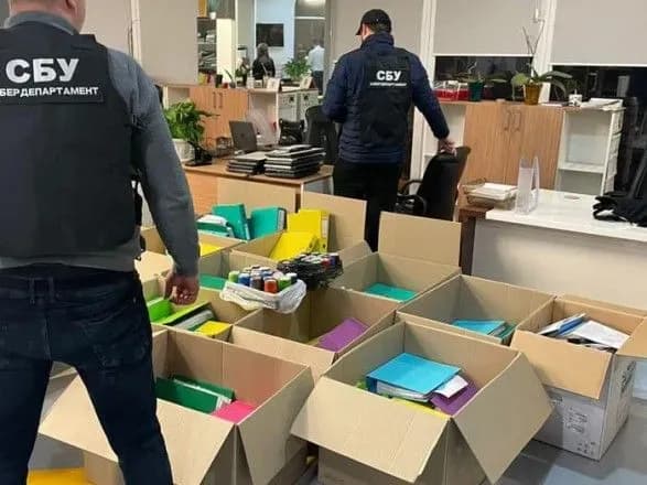 budivnitstvo-podilskogo-mostu-pravookhorontsi-znovu-priyshli-z-obshukami-do-ofisiv-pidryadnikh-kompaniy