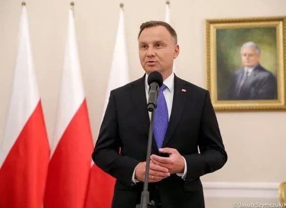 u-polschi-proponuyut-zaboroniti-v-yes-poloti-aviakompaniy-yaki-perevozyat-migrantiv-do-bilorusi