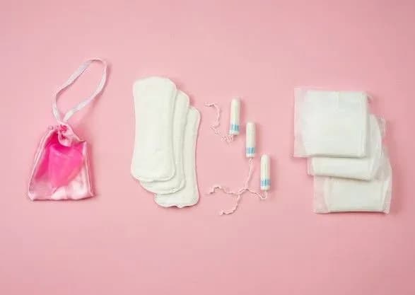 u-shotlandiyi-v-cholovichikh-tualetakh-uryadu-rozmischuvatimut-zhinochi-zasobi-gigiyeni