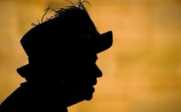 koroleva-yelizaveta-ii-potyanula-spinu-i-vidminila-uchast-u-tseremoniyi-vshanuvannya-zagiblikh-u-viynakh