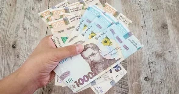 ne-gotivkoyu-u-prezidenta-poyasnili-khto-i-yak-otrimaye-tisyachu-za-vaktsinatsiyu