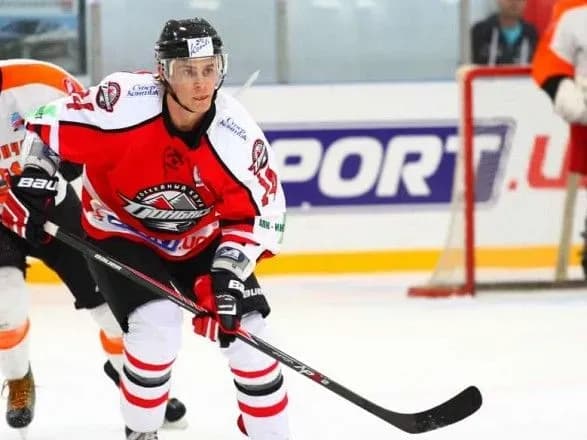 samovilno-pokinuli-zbirnu-ukrayini-fkhu-diskvalifikuvala-simokh-khokeyistiv