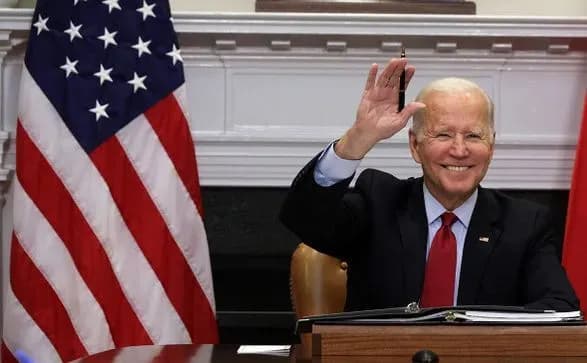 bayden-povernuvsya-do-vikonannya-prezidentskikh-obovyazkiv-pislya-kolonoskopiyi