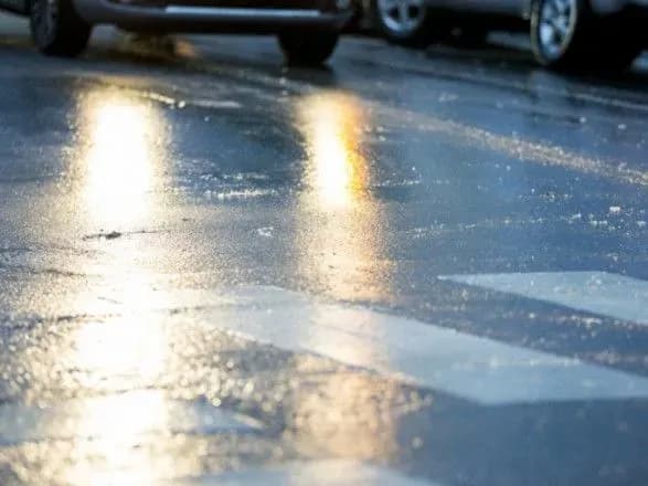 podbayte-vzhe-zaraz-yak-vvecheri-povertatitisya-dodomu-vodiyiv-u-kiyevi-ta-po-krayini-poperedili-pro-snig-ta-ozheleditsyu