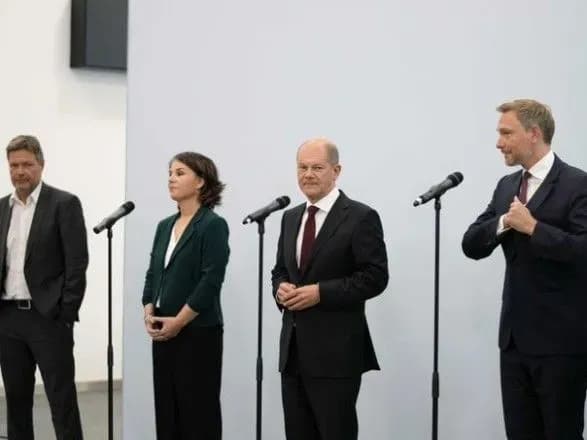 kinets-epokhi-merkel-tri-partiyi-dosyagli-ugodi-schodo-formuvannya-novogo-uryadu-frn
