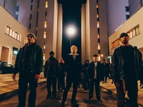 vsesvitno-vidomiy-spivak-ed-shiran-vidvidav-kiyiv-ta-visloviv-zakhoplennya-ukrayinoyu