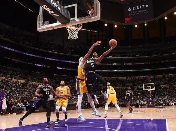 ukrayinets-dopomig-sakramento-obigrati-titulovaniy-leykers-u-gri-z-troma-overtaymami