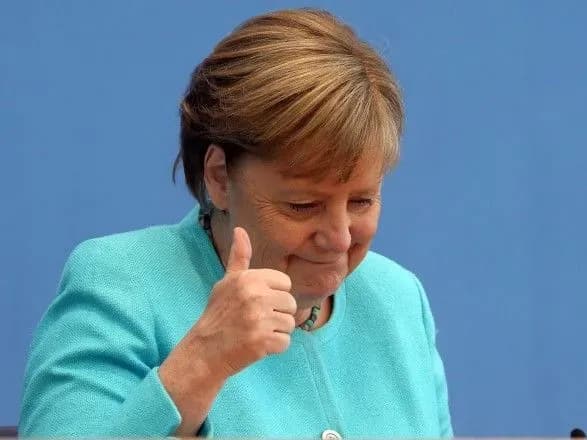 merkel-obrala-dlya-traditsiynoyi-tseremoniyi-proschannya-z-posadoyu-kantslera-frn-pank-rok-shlyager