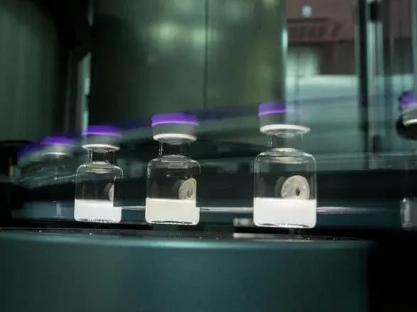 biontech-moderna-ta-j-j-pratsyuyut-nad-adaptatsiyeyu-svoyikh-vaktsin-pid-omicron