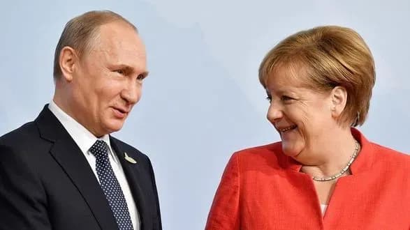 putin-zvernuvsya-do-merkel-na-ti-i-poobitsyav-prodovzhiti-druzhnye-spilkuvannya-pislya-yiyi-zvilnennya-z-posadi-kantslera