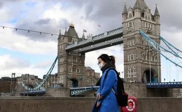 u-velikiy-britaniyi-zafiksuvali-pershu-smert-vid-shtamu-omicron