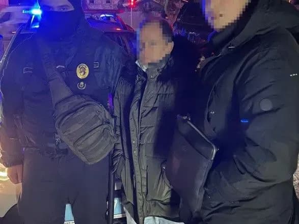 u-lvovi-pravookhorontsi-zatrimali-cholovika-yakiy-napav-na-7-richnu-divchinku-v-shkilnomu-tualeti